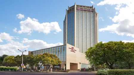 Crowne Plaza Zhenjiang Отели рядом с достопримечательностью «the First Spring Under Heaven»