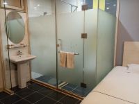 驿家365连锁酒店(石家庄和平路友谊大街店) - 家庭房(无窗)