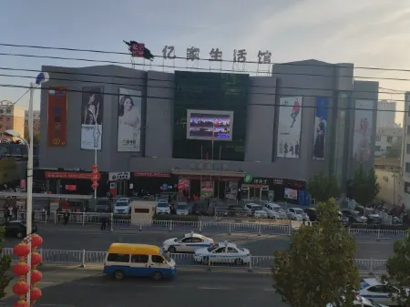 Kuqa Yijia Hotel (Wuyi Road) Отели рядом с достопримечательностью «Kuqa Big Nang City»