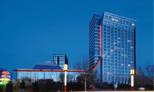Cineaste Garden Hotel