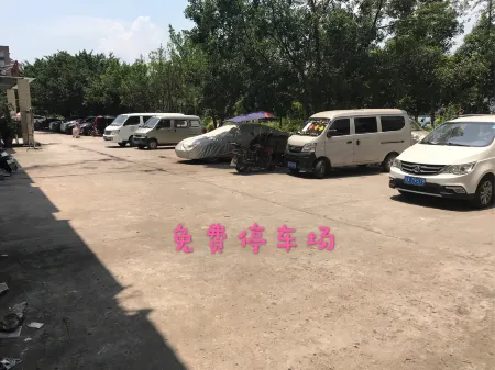 Wusheng Lantian Hotel Отели рядом с достопримечательностью «Longnv Lake Tourist Resort»