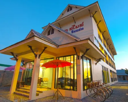 SakSukSmile Resort สักสุขสไมล์ รีสอร์ท โรงแรมในสุโขทัย