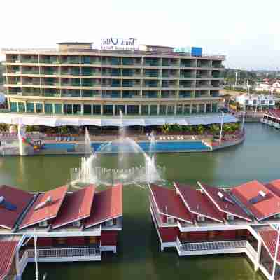 Tasik Villa International Resort Hotel Exterior