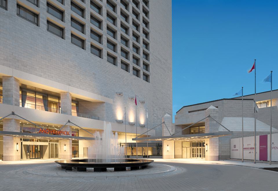 1. 츠펑 모벤픽 호..