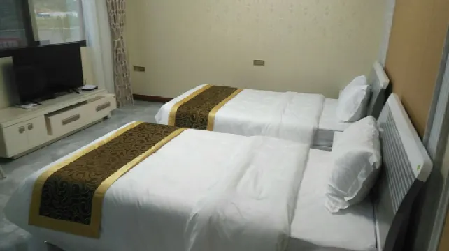 Pingle Royal Marina Hotel