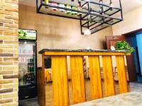 Alshan Mirror Photography Theme Hotel - bar