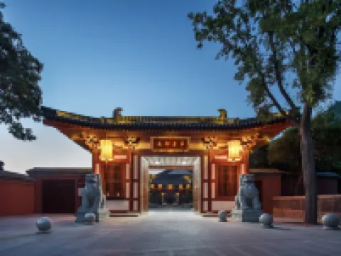 HUAQING PALACE RESORT & SPA Hotels near Huaqing Palace