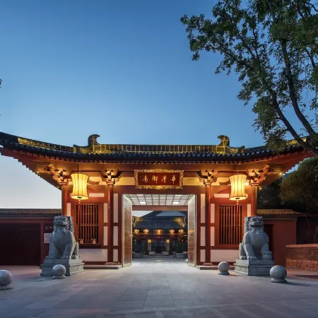 HUAQING PALACE RESORT & SPA