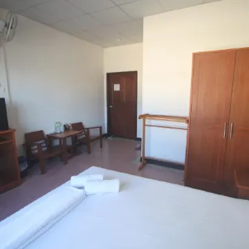 Myplace@Surat Hotel Отели рядом с достопримечательностью «Парк «Си-Тапи»»