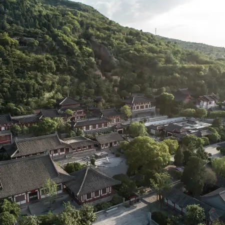 HUAQING PALACE RESORT & SPA