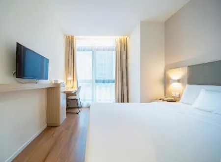 HanTing Hotel (Shanghai Jiading Xincheng Baiyin Road Subway Station)