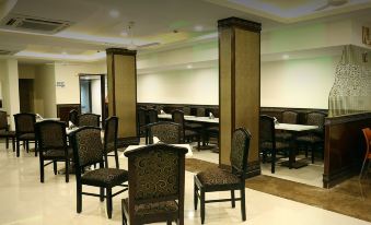 Green Embassy Hotel - Housity