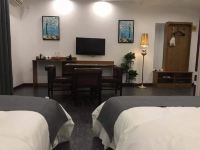青岛和平居主题梦幻酒店 - 高级双床房