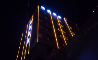 Longsheng Hotel (Xi'an Weiqu South Station Baicheng University Town)