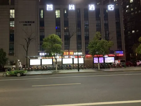 Zsmart Smart Hotel (Hangzhou International Expo Center Qianjiang Century City Subway Station Store)