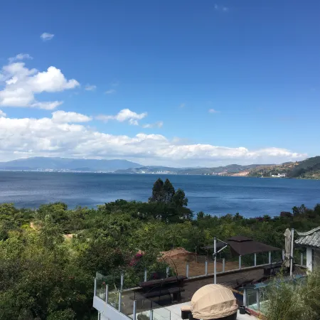 Lake Hotel