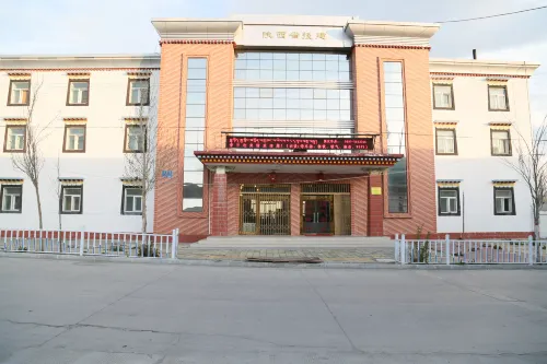 Ali Pulan Town Hotel Hotels in Purang