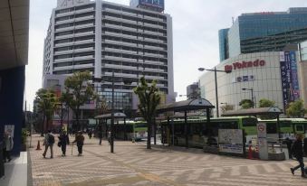 Rush to the Dead Summer Apartment - Akabane Station