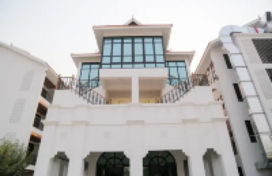Lanna Oriental Hotel Hotels near Wat Lokmolee