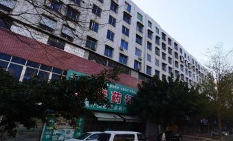 Wuchuan Hongye Business Hotel (Xinshijie Plaza)