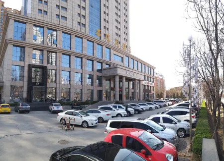 Starway Hotel (Anyang Huanghe Avenue) Отели рядом с достопримечательностью «Anyang Normal University (New Campus)»