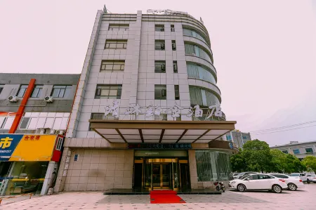 Qingmu Platinum Hotel (Ma'anshan Normal College Mengniu Industrial Park) Отели рядом с достопримечательностью «Tangligong Qinglian Temple»