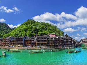 Yuejian Yayuan River View Inn