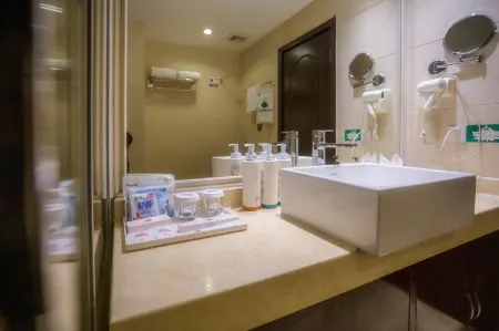 Huixian Shangquan Yipin Hotel Отели в г. Хуэйсянь