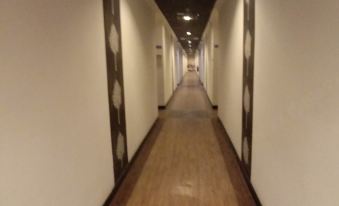 Switz Paradise Hotel - 5 Minute Walk to Centre Point and 10 Minute Walk to Waterfront-