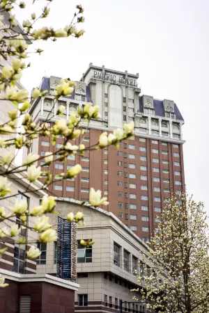 Grand Pacific Hotel Отели рядом с достопримечательностью «Longquan Mountain of Yuyao»