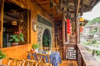 Baihe Renjia Inn (Furong Town Waterfall Branch)