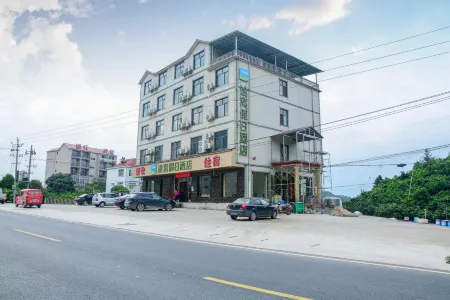 Towo Holiday Hotel (Yongxiu Xihai) Отели рядом с достопримечательностью «Zhelin Lake Peach Blossom Creek Rafting Scenic Area»