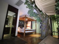 吉安玖隆主题酒店 - 绚丽多彩热带雨林房