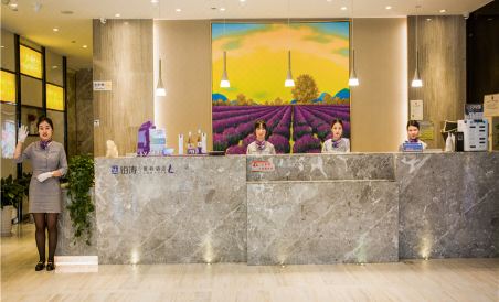 Lavande Hotel (Xiangyang Railway Station People's Square) - Housity