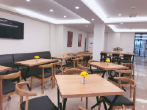 柏曼酒店(湛江世贸大厦高铁站店) - 餐厅