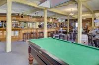 The Richmond Arms Hotel - parking