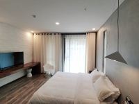 泸沽湖虚度旅居空间客栈 - 一起看烂漫山景的大床房