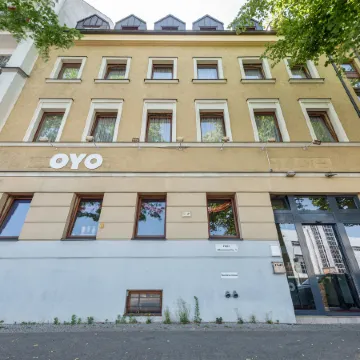 Hotel Bohemia by Vivere Stays Отели рядом с достопримечательностью «Станция метро "Германштрассе"»