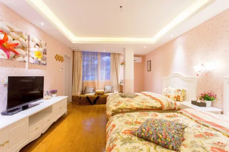 Huaqiao Hongying Inn (Guilin Dongxi Alley Shop)