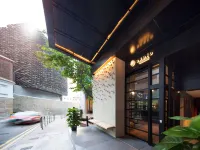 Ovolo Central – 2 Arbuthnot Road Hotels near Emperor Watch & Jewellery