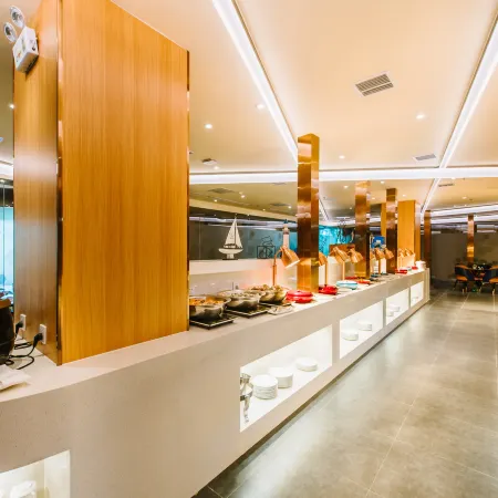 Kunlun Heyue Resort Hotel (Qingdao Olympic Sailing Center, May Fourth Square)