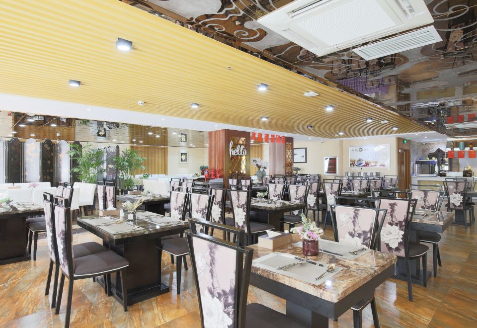 Shente Building Hotel Harbin Over view