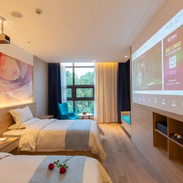 Yujinzhou Light Luxury Hotel