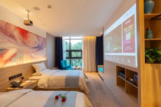 Yujinzhou Light Luxury Hotel