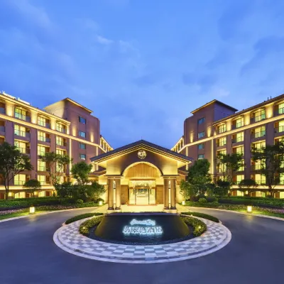 Fuxian Lake Emerald Bay Hotel (Cambrian Town) Hotels near Dolphin Bay Hot Springs