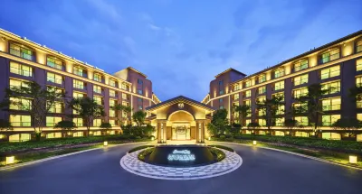 Fuxian Lake Emerald Bay Hotel (Cambrian Town)
