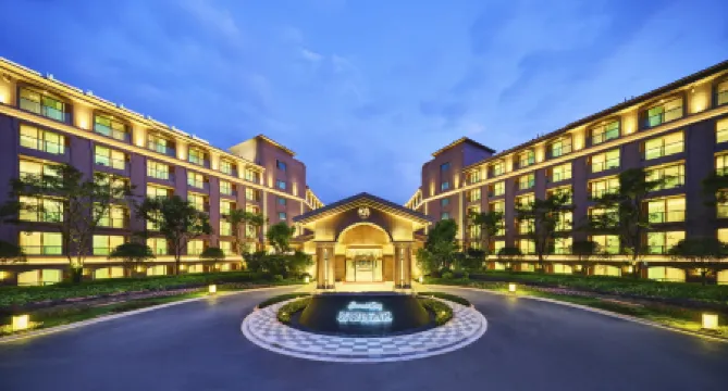 Fuxian Lake Emerald Bay Hotel (Cambrian Town)