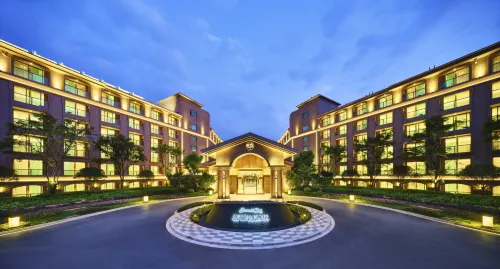 Fuxian Lake Emerald Bay Hotel (Cambrian Town)