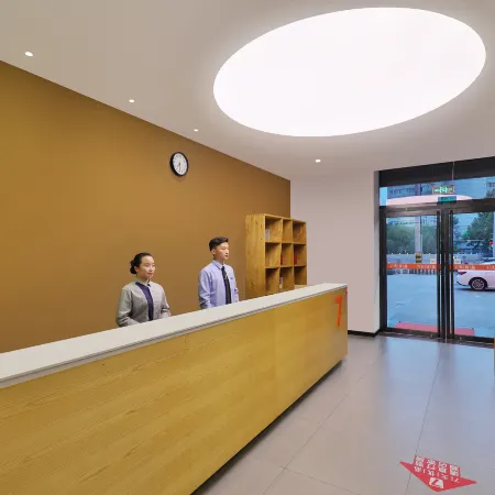 7 Days Premium Hotel (Jinan Quancheng Plaza Qilu Hospital) Отели рядом с достопримечательностью «Парк источника Баоту»