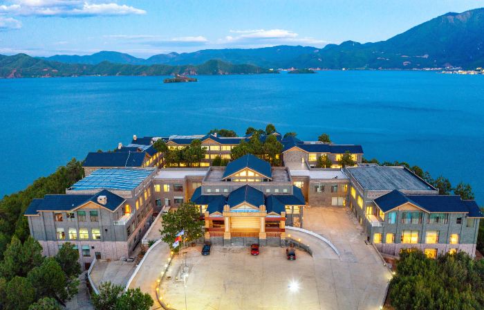 Silver Lake Island Hotel At Lugu Lake, Yunnan